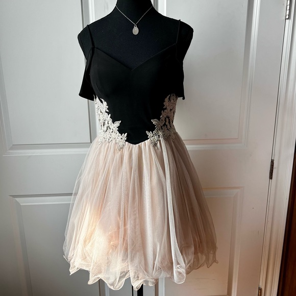 Blonde Nites Prom Dress - Picture 2 of 7